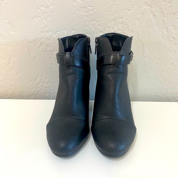 Breckelle’s black ankle boots - Picture 2 of 3